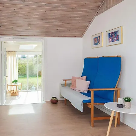 Seaside Retreat With Private Annex *