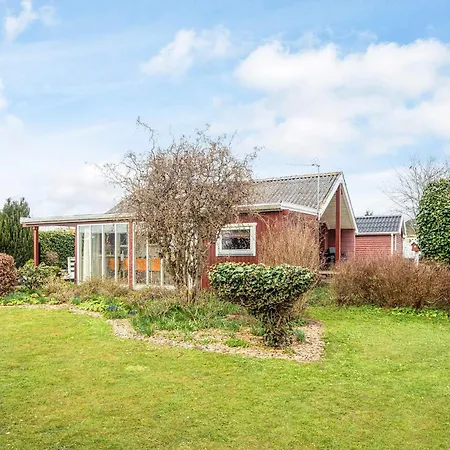 Seaside Retreat With Private Annex Feriehus